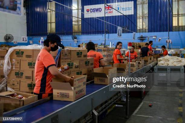 Repacking Photos and Premium High Res Pictures - Getty Images