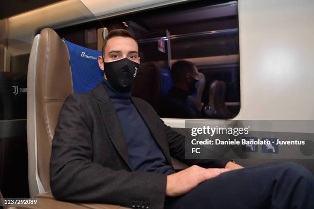 Juventus player Mattia De Sciglio travels to Bologna ahead of the Serie A match between Bologna FC and Juventus on December 17, 2021 in Bologna,...