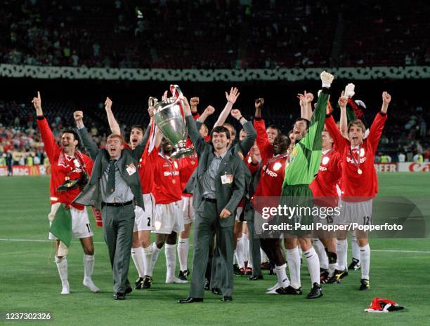 Paul Scholes and Roy Keane of Manchester United celebrate with the trophy after the UEFA Champions League Final between Manchester United and Bayern...