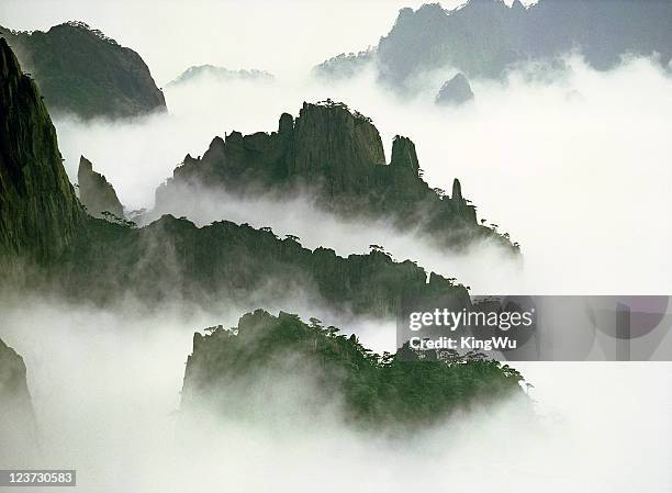 huangshan national park - huangshan mountains stock pictures, royalty-free photos & images