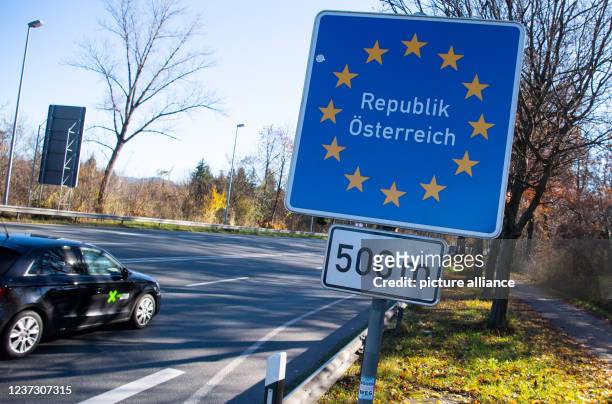 November 2021, Bavaria, Freilassing: A sign marks the border crossing to the "Republic of Austria". In order to contain the Omikron variant, Austria...