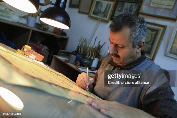 Iraq Calligraphy 81 Write In Arabic Calligraphy Stock Photos, High-Res Pictures, and ...