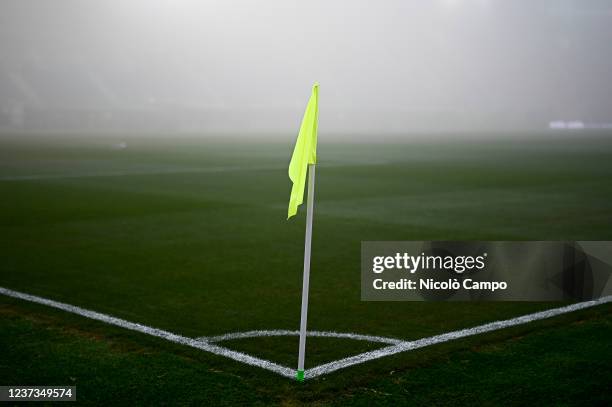 Corner flag is seen as fog descends on the pitch prior to the Serie A football match between Bologna FC and Juventus FC. Juventus FC won 2-0 over...