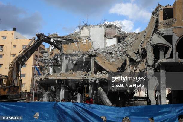 Al Rimal Tower 140 Jawhara Stock Photos, High-Res Pictures, and Images - Getty Images