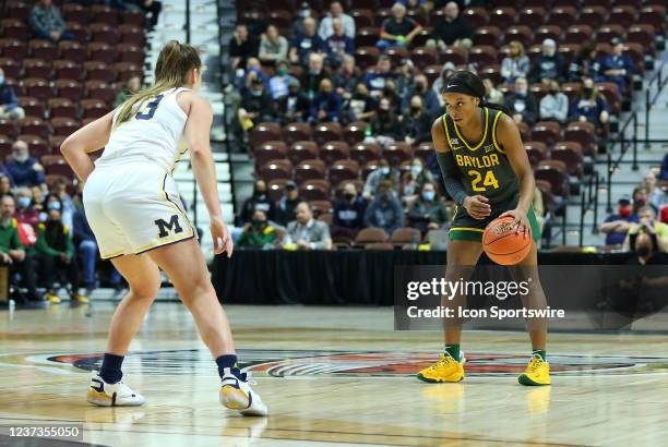 Sarah Rauch Photos and Premium High Res Pictures - Getty Images