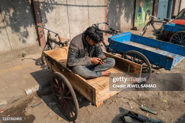 Rashed Rikshaw Robi 432 Rickshaw Van Stock Photos, High-Res Pictures, and Images - Getty Images