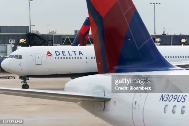 Delta Air Lines airplanes at the Hartsfield-Jackson Atlanta International Airport in Atlanta, Georgia, U.S., on Tuesday, Dec. 21, 2021. Airline...