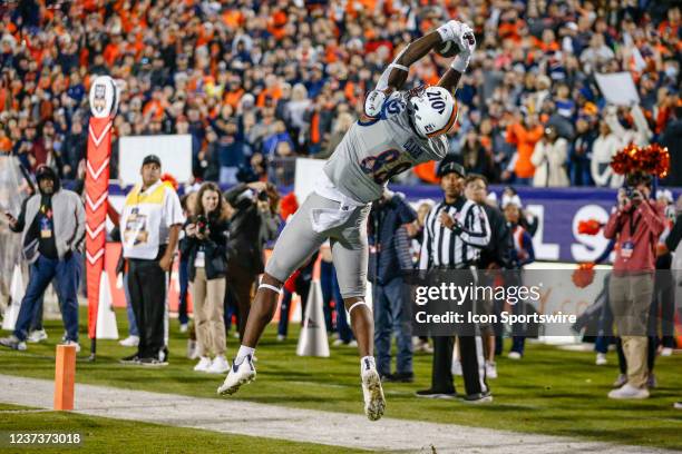 Roadrunners wide receiver De'Corian Clark catches a pass but goes out of bounds during the Tropical Smoothie Cafe Frisco Bowl game between the UTSA...