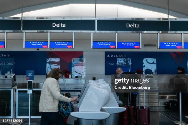 Delta Flight Check In Delta Kiosk Photos and Premium High Res Pictures - Getty Images