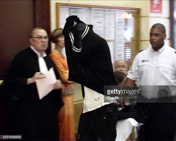 Capture de vidéo réalisée le 12 juin 2007 montrant l'arrivée d'un lycéen de 20 ans au tribunal correctionnel de Versailles, où il comparaît pour...