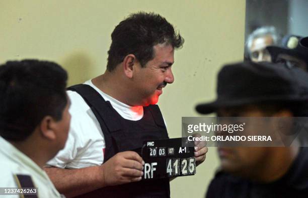 Agentes de la Policia Nacional Civil proceden a registrar en Ciudad de Guatemala a Carlos Amilcar Orellana, despues de haber sido arrestado en el...
