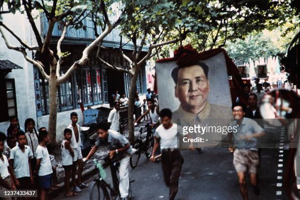 Young people wearing the portrait of Mao Zedong run in the parade in Sou Tcheou, China, in August 1966. In the summer of 1966 Mao Zedong launched the...