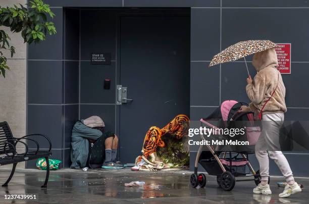 Homeless While Raining End Homelessness Photos and Premium High Res Pictures - Getty Images