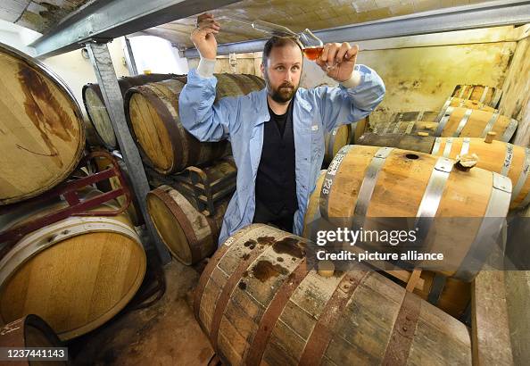 In the Zeitzer Whisky Manufaktur, owner Daniel Rost checks the whisky ...
