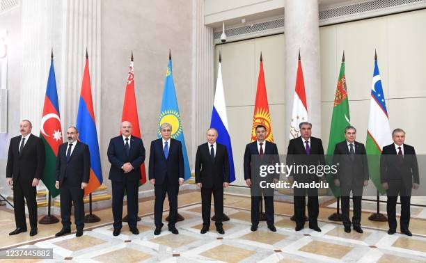 Russian President Vladimir Putin poses for a photo with Azerbaijani President Ilham Aliyev , Belarusian President Aleksandr Lukashenko , President of...