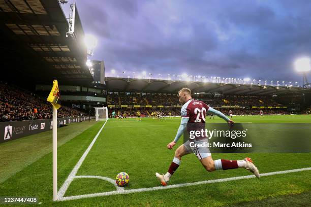 Jarrod Bowen of West Ham United takes a corner during the Premier League match between Watford and West Ham United at Vicarage Road on December 28,...