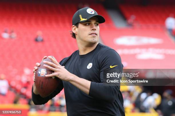 Pittsburgh Steelers quarterback Mason Rudolph before an NFL game between the Pittsburgh Steelers and Kansas City Chiefs on Dec 26, 2021 at GEHA Field...