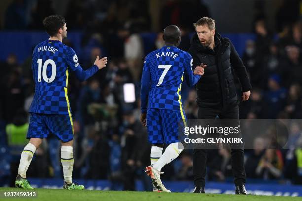 Brighton's English manager Graham Potter gestures with Chelsea's French midfielder N'Golo Kante and Chelsea's US midfielder Christian Pulisic at the...