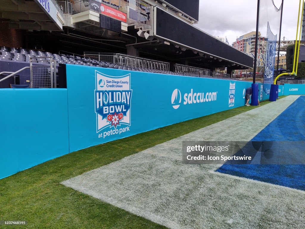 COLLEGE FOOTBALL: DEC 28 SDCCU Holiday Bowl - UCLA v NC State