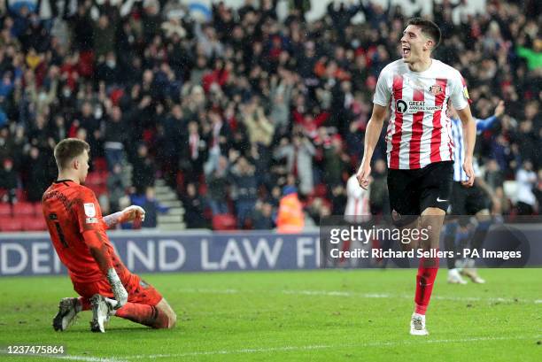 Sunderland's Ross Stewart celebrates scoring their side's fourth goal of the game and his hat-trick during the Sky Bet League One match at the...