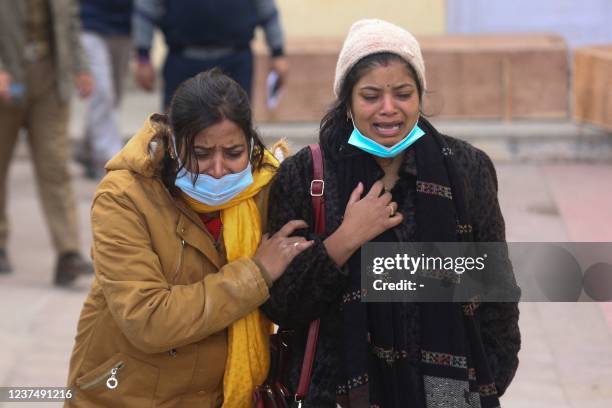 Crying Inid 3,750 Indian Crying Stock Photos, High-Res Pictures, and Images - Getty ...