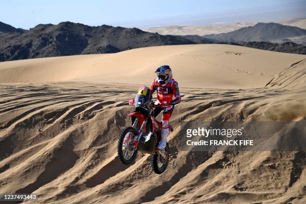 Australian biker Daniel Sanders competes during the Stage 1A of the Dakar Rally 2022 between Jeddah and Hail, in Saudi Arabia, on January 1, 2022.