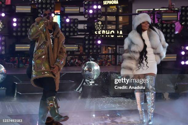 Ja Rule and Ashanti perform perform during the Times Square New Year's Eve 2022 Celebration in New York City, United States on December 31, 2021.