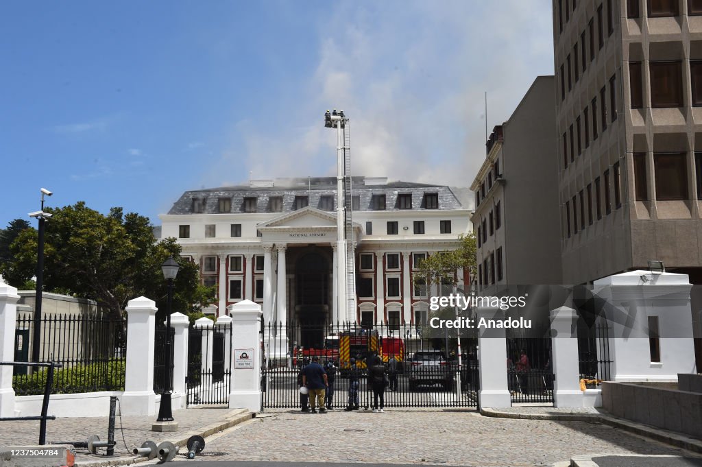 Fire broke out parliament building in Cape Town, South Africa