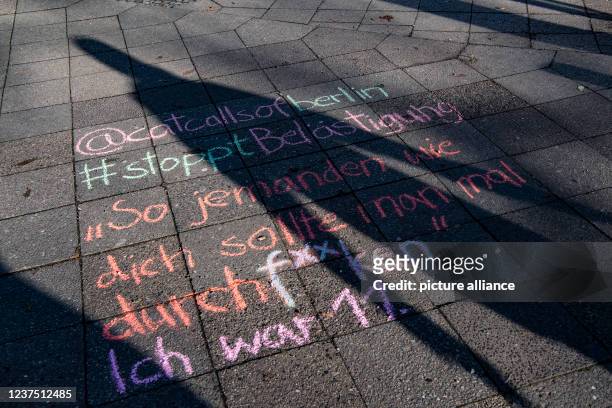 December 2021, Berlin: Student Lucie wrote with chalk "@catcallsofberlin - #stopptästigung - "Jemanden wie dich sollte man mal ordentlich...