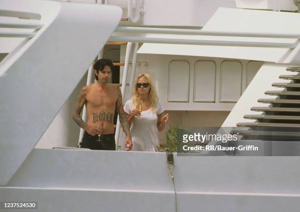 242 Pamela Anderson Tommy Lee Photos Photos and Premium High Res Pictures -  Getty Images