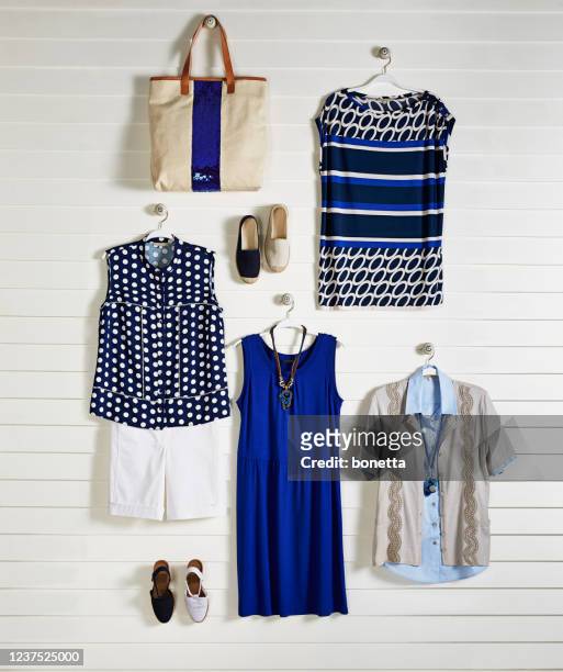 fashionabla kläder på coathanger - blå blus bildbanksfoton och bilder
