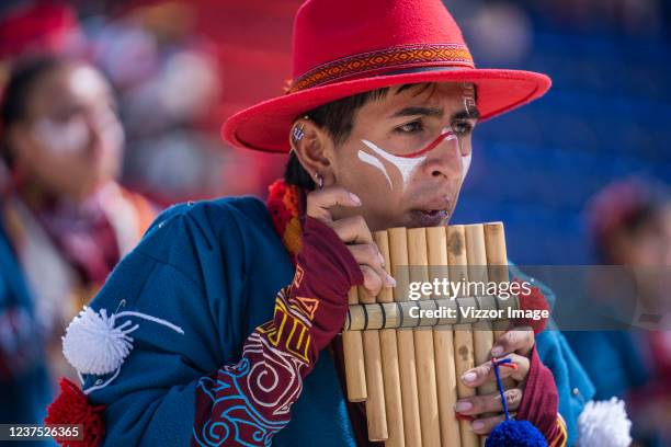 An artist from Indoamericanto play panpipe during Canto a la Tierra in the carnival of Negros y Blancos on January 3, 2022 in Pasto, Colombia. This...