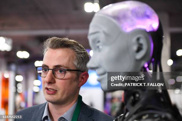Morgan Roe Bot Conversation Photos and Premium High Res Pictures - Getty Images