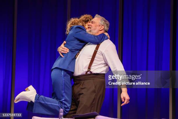 January 2022, Berlin: Alessija Lause and Torsten Münchow are on stage during the photo rehearsal of the play "Rent a Friend" at the Schlosspark...