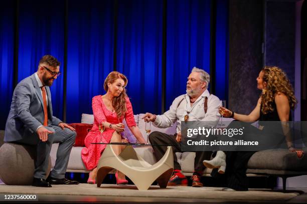 January 2022, Berlin: Citizens Lars Dietrich, Caroline Beil, Torsten Münchow and Alessija Lause are on stage during the photo rehearsal of the play...