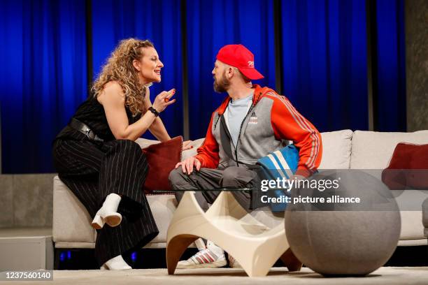 January 2022, Berlin: Alessija Lause and citizen Lars Dietrich stand on stage during the photo rehearsal of the play "Rent a Friend" at the...