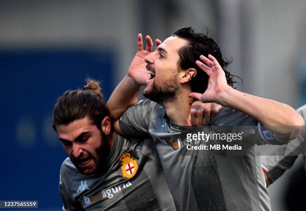 Mattia Destro of Genoa CFC celebrates with his team mates after scores his opening goal during the Serie A match between US Sassuolo and Genoa CFC at...