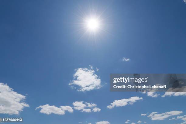 blue sky and sun over france at the start of the drought 2020 - heat wave stock-fotos und bilder