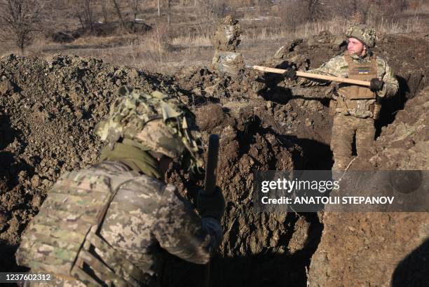 2,774 Digging Trenches Stock Photos, High-Res Pictures, and Images ...