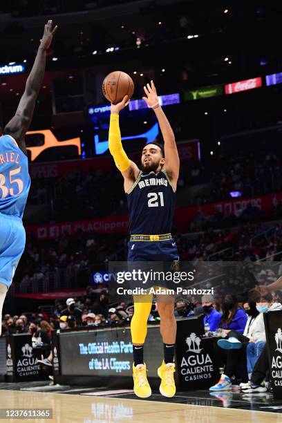 Tyus Jones of the Memphis Grizzlies shoots a three point basket during the game against the LA Clippers on January 8, 2022 at Crypto.Com Arena in Los...