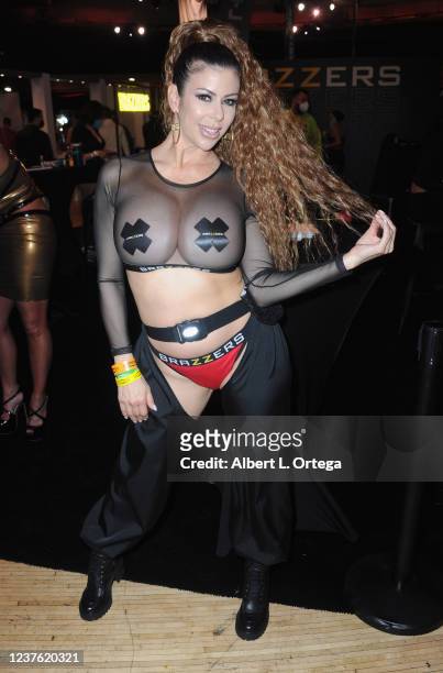 Alexis Fawx attends X3 Expo Day Two held at Hollywood Palladium on... News  Photo - Getty Images