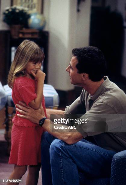 Los Angeles, CA Mary-Kate / Ashley Olson, Bob Saget appearing in the ABC tv series 'Full House', episode 'I've Got a Secret'.