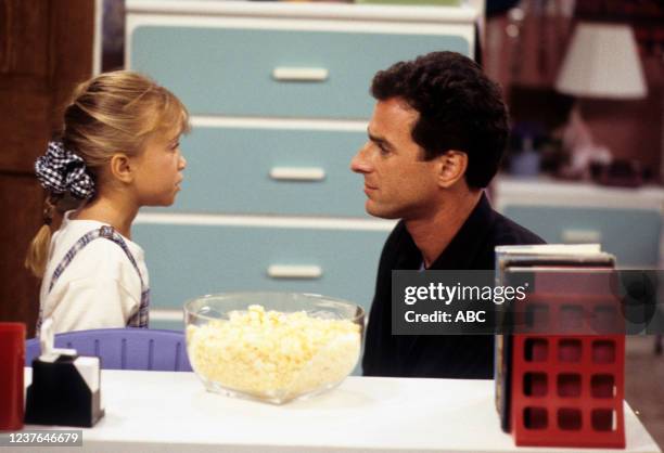 Los Angeles, CA Mary-Kate / Ashley Olson, Bob Saget appearing in the ABC tv series 'Full House', episode 'I've Got a Secret'.