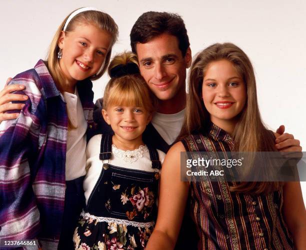 Los Angeles, CA Jodie Sweetin, Bob Saget, Candace Cameron Burke, Mary-Kate / Ashley Olson promotional photo for the ABC tv series 'Full House'.