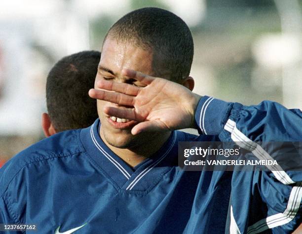 Brazilian soccer player Ronaldo gestures during training 22 June 1999 in Foz do Iguacu, Brazil. El jugador de la seleccion brasilera de futbol,...