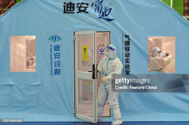 Closed Laboratory Door Photos and Premium High Res Pictures - Getty Images
