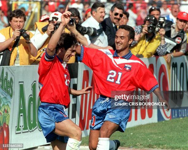 Marcelo Salas , de la seleccion chilena de futbol celebra, junto con Rodrigo Barrera su gol contra la seleccion de Bolivia, durante el partido jugado...