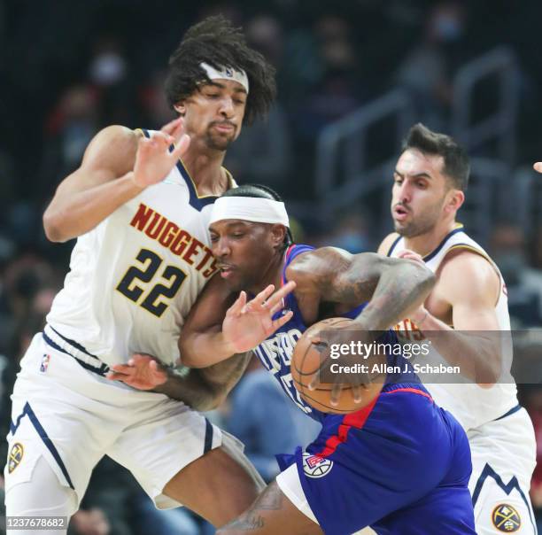 Los Angeles, CA Clippers guard Eric Bledsoe, center, drives to the hoop as he battles Nuggets forward Zeke Nnaji, #22, left, and guard Facundo...