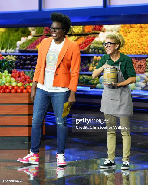 Another Man's Trash Is Another Woman's Treasure!"- Three-time Emmy® nominee and comedienne Leslie Jones is back with a stockpile of groceries and...