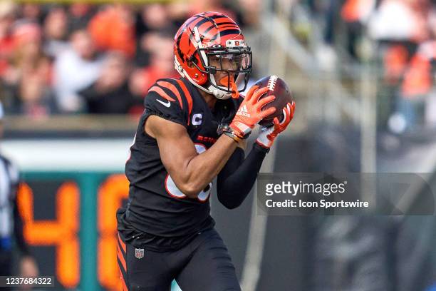 Cincinnati Bengals wide receiver Tyler Boyd catches the football during a game between the Cincinnati Bengals and the Baltimore Ravens on December 26...